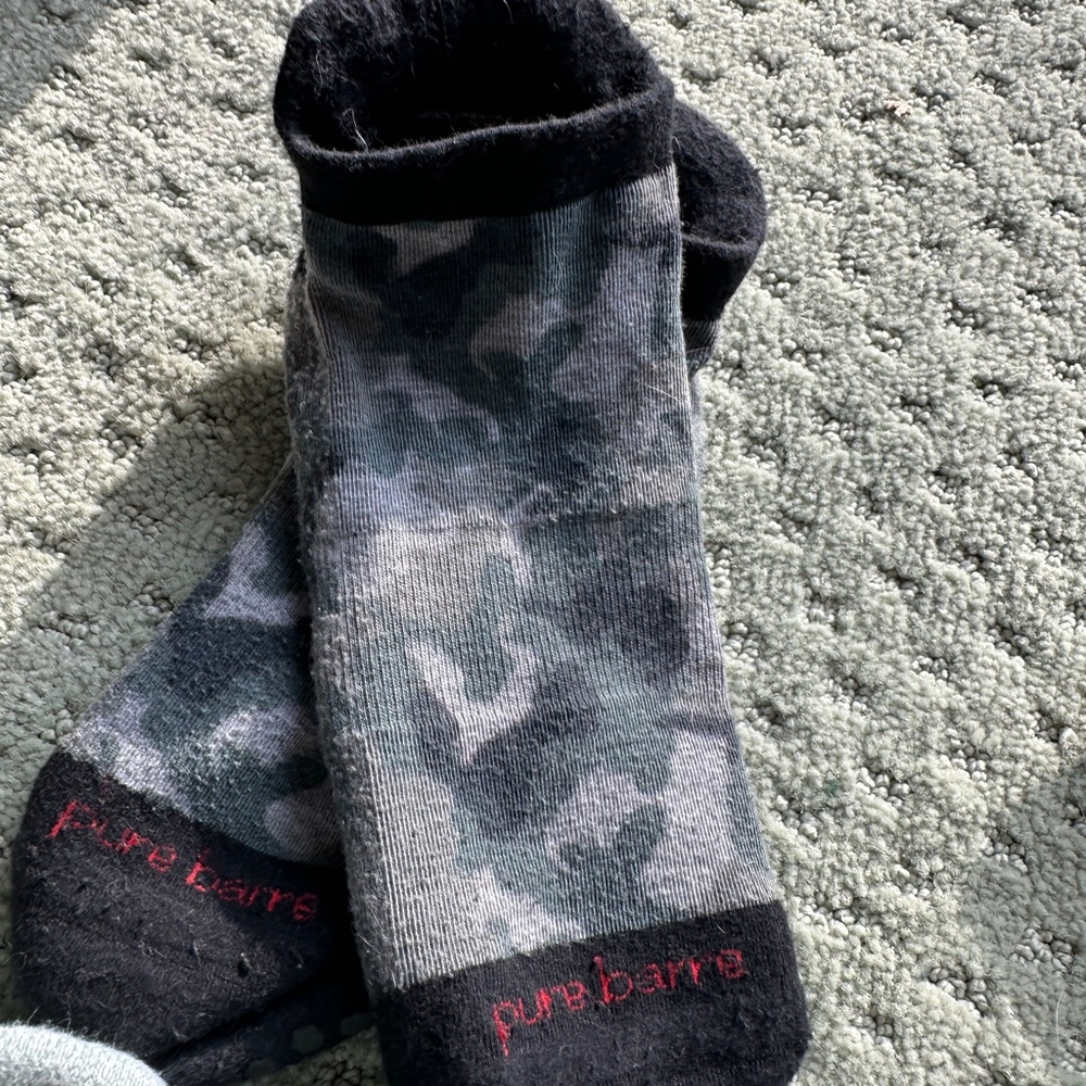 Pure Barre 4 Pairs Sticky Grip Ankle Socks M/L - Picture 5 of 9